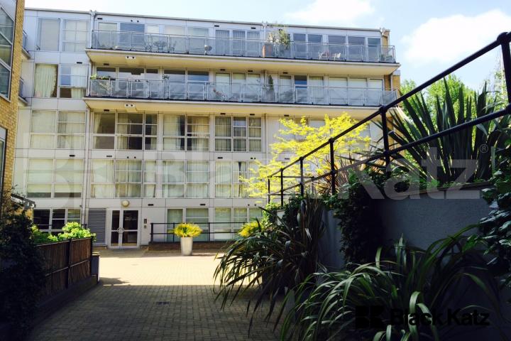 Superbly Located One Bedroomed Apartment  Isaac Way, Borough